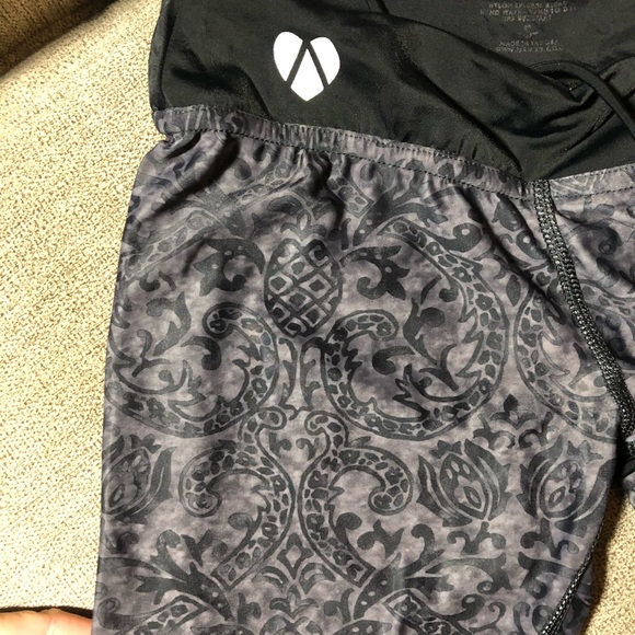 Mahiku capris made in Hawaii - Picture 3 of 4